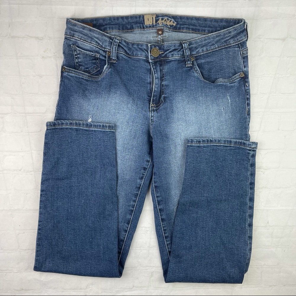 KUT from the Kloth sz10 Medium Wash Distressed Straight Leg Jeans